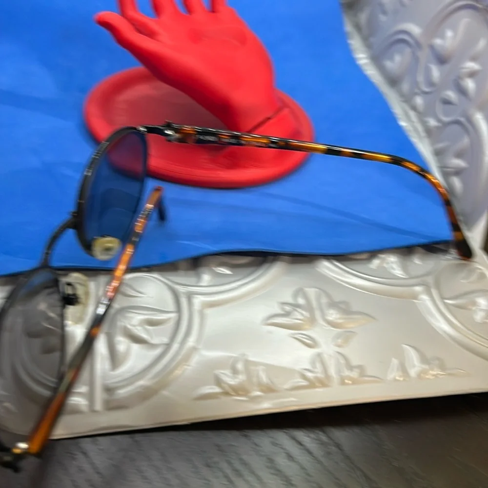 - Fantastic Fendi Sunglasses lenses need to be replaced preowned‎